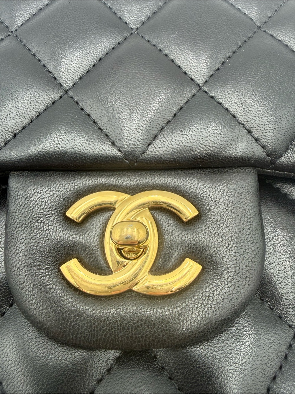 CHANEL Black Classic Double Flap Jumbo in Lambskin - Picture 2 of 14